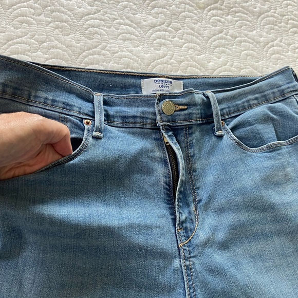Denizen from Levi’s High Rise Straight Minimalist Normcore Jeans Size 8S - Picture 7 of 11